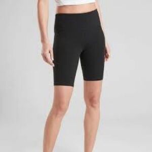 Athleta Elation 8” Short Black EUC Medium M